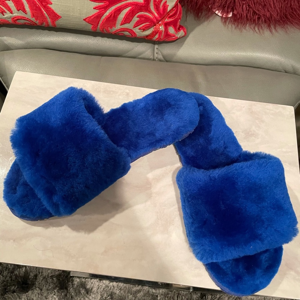 Blue lamb fur slippers sz 7.5